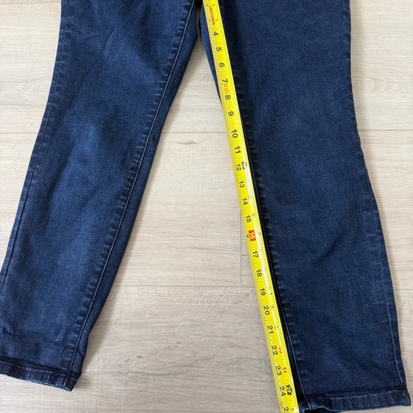 Tommy Bahama Women’s High Rise Ankle Dark wash size 6 jeans - Picture 6 of 7